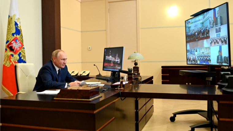 Президент России Владимир Путин встретился с российскими паралимпийцами в режиме ВКС