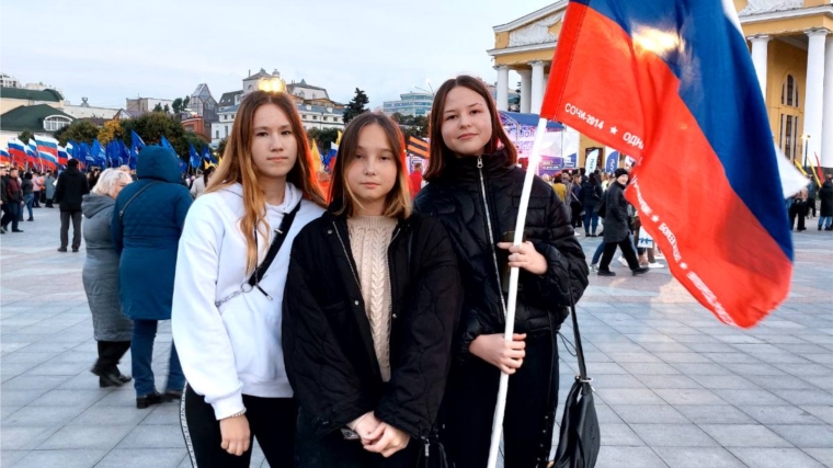В Чебоксарах прошел митинг-концерт «Своих не бросаем» в поддержку референдума в Донбассе