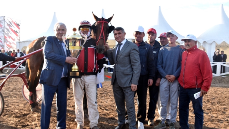 Зов Предков и Валерий Краснов выиграли главный приз Кубка Главы Чувашской Республики по конным бегам